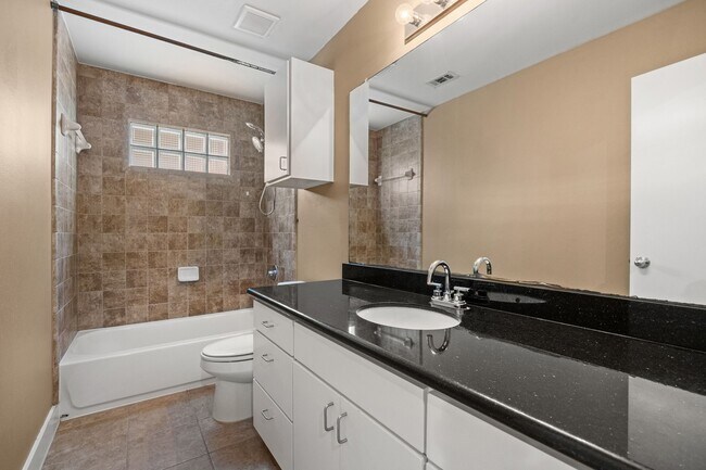 Building Photo - 5951 S Loop E