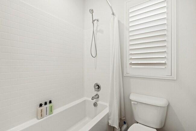 Building Photo - Spacious & Stylish 4 Bed 3 Bath in Chino P...