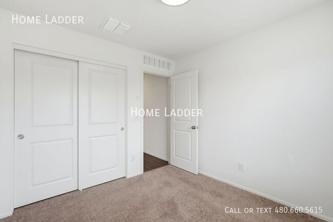 Building Photo - 1360 W Inca Dr
