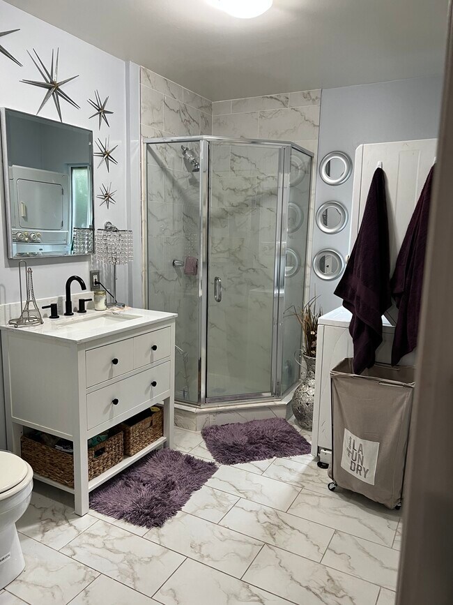 Building Photo - 6006 Donna Ave