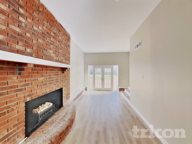 Building Photo - 622 Meadowview Dr