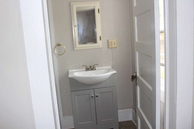 Building Photo - CHARMING HOUSE IN THE TOWN OF CLARKSVILLE VA.  MINUTES FROM SHOPPING AND ENTERTAINMENT.