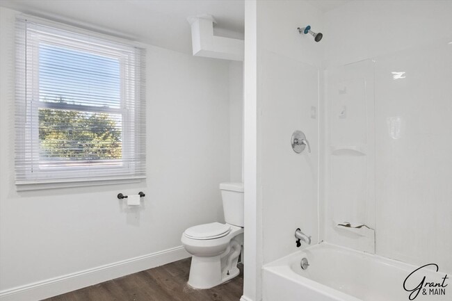 Building Photo - 4 bedroom $1550