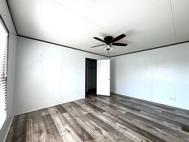 Building Photo - 16206 Wood Dr