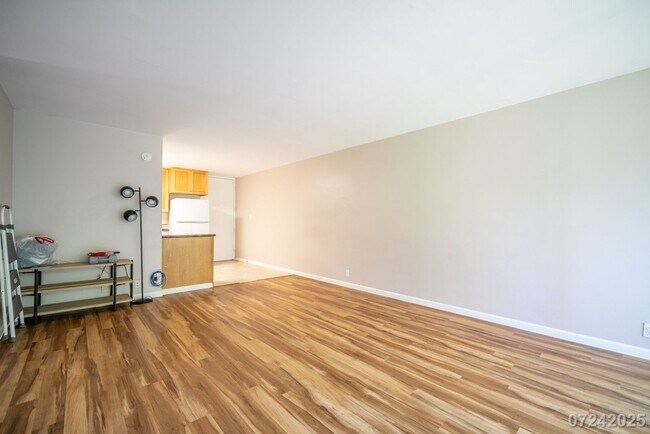 Building Photo - 2 Bed 1 Bath in Waikalani Woodlands
