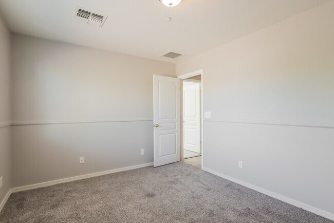 Building Photo - 59 W Calle Bayeta