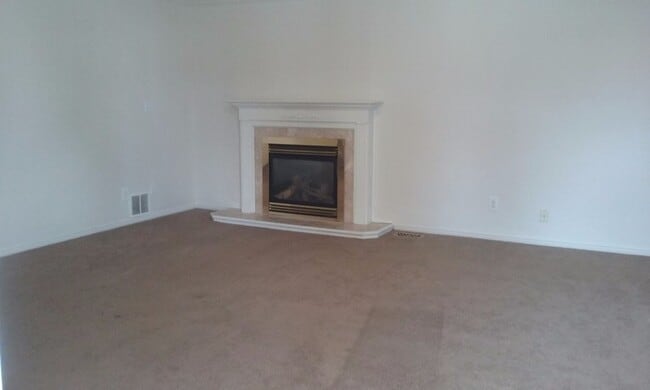 Building Photo - 11 Rose Cir