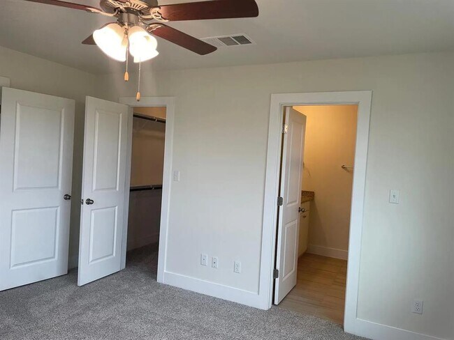 Building Photo - 500 White Steppe Way