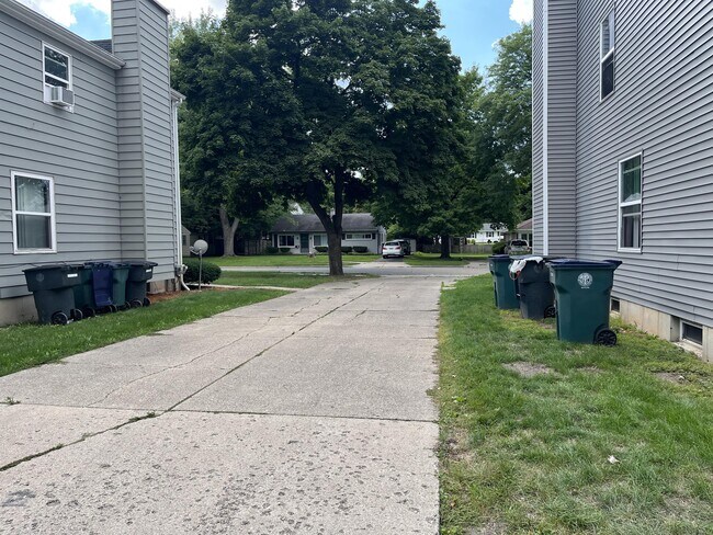 Building Photo - 438 Spartan Ave