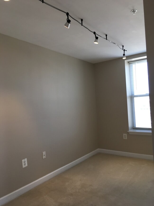 Building Photo - U Street/Columbia Heights 1 Bedroom with DEN