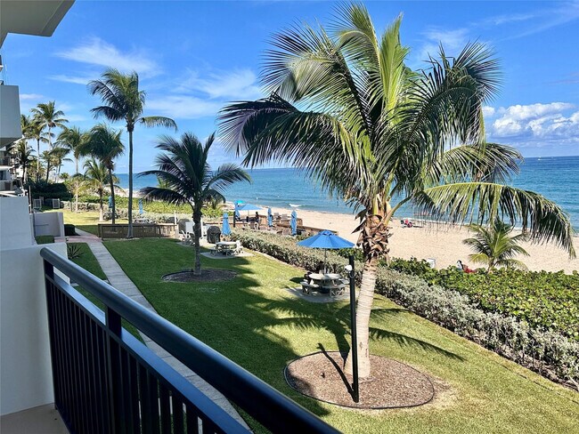 Building Photo - 1147 Hillsboro Mile