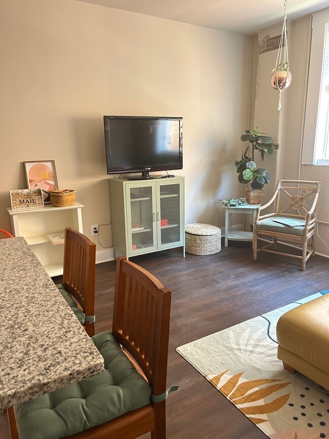 Building Photo - Downtown Cornelia Loft (4)