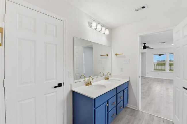 Building Photo - 10433 Russell Pines Dr