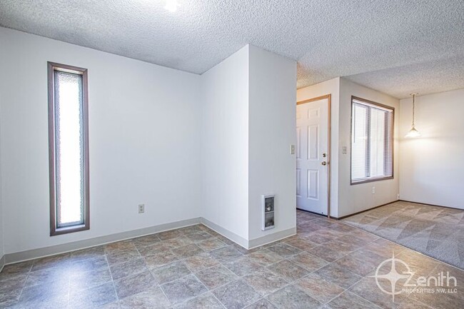 Building Photo - 3020 NE 78th Ave