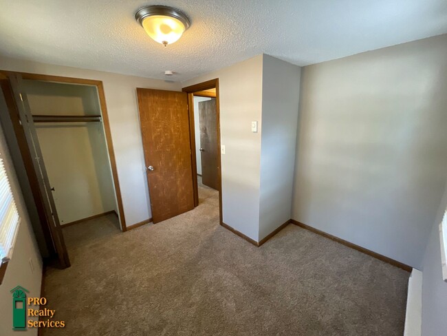 Building Photo - 2 Bedroom Home in Osseo