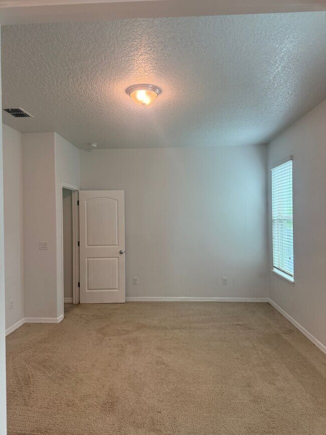 Building Photo - Home in WATERLEIGH Winter Garden!