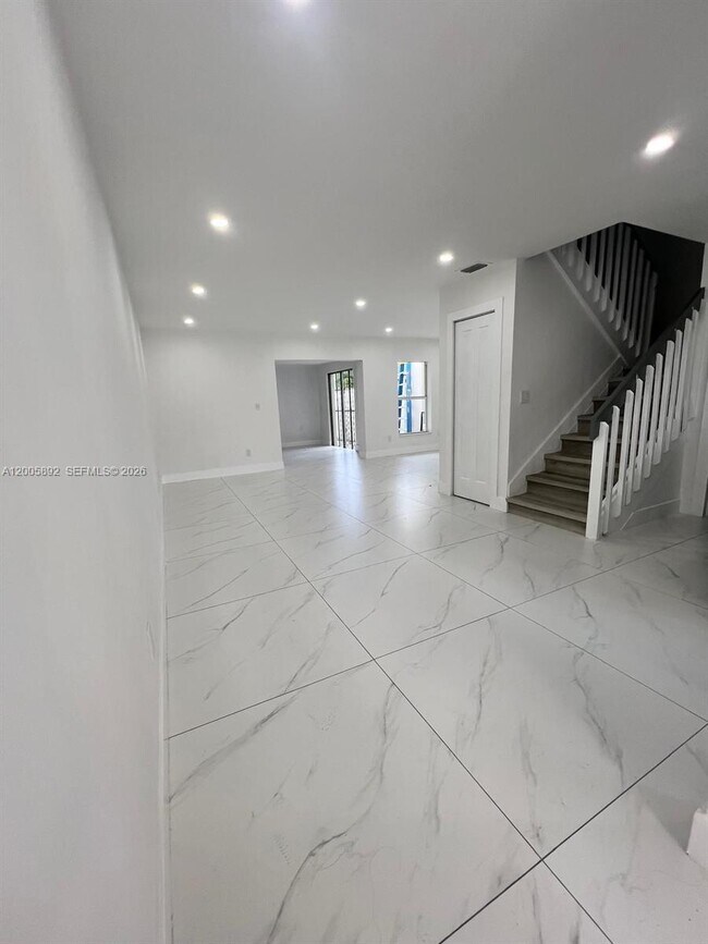 Building Photo - 3632 SW 112th Ave