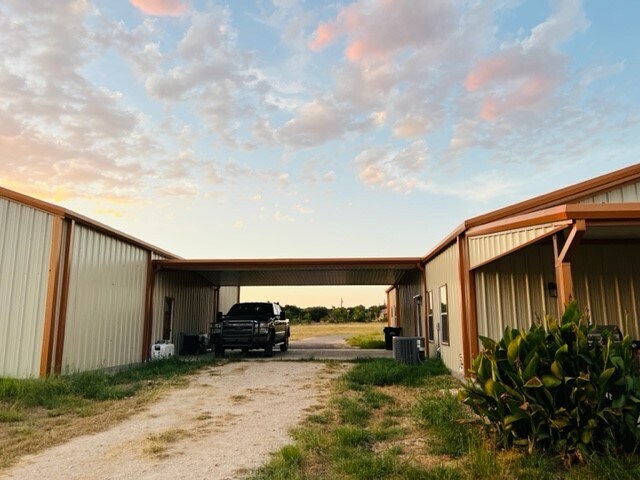 Building Photo - 1400 FM970