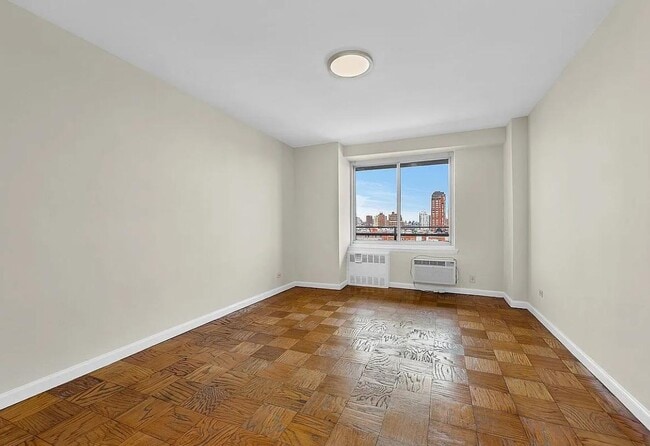 Building Photo - 400 Central Prk W