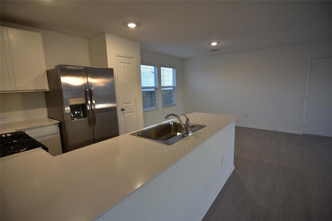 Building Photo - 343 Keefer
