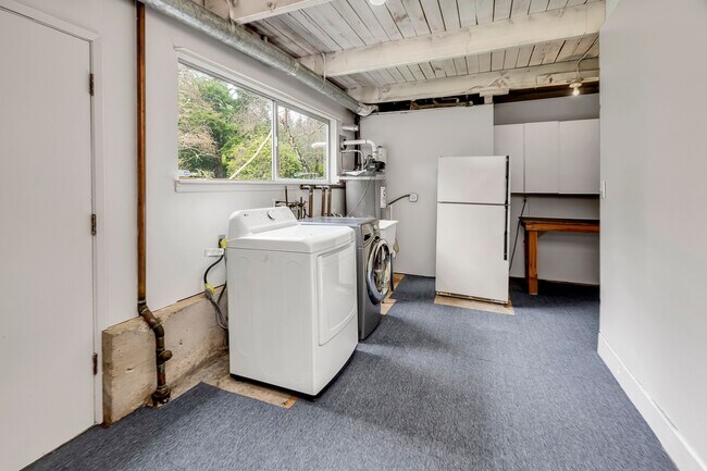 Building Photo - 3065 124th Ave NE