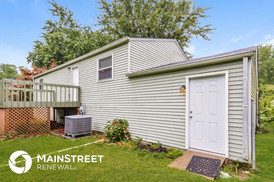 Building Photo - 6839 S Lawndale Ave