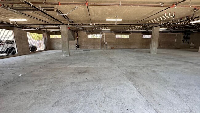 Building Photo - Spacious 3-Bedroom Low-Income Unit – Conte...