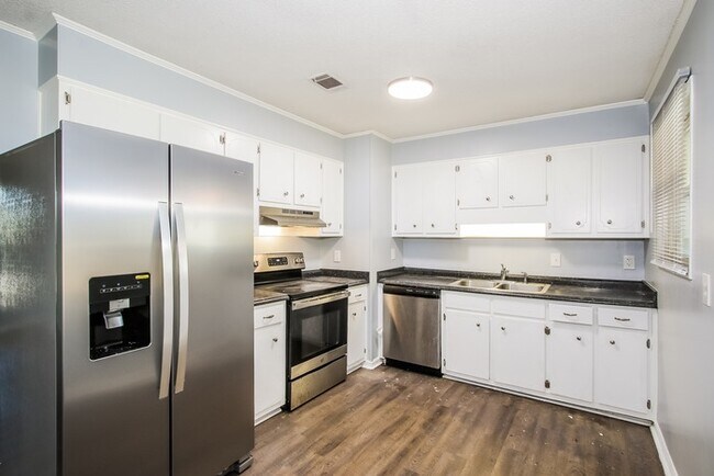 Building Photo - 3714 Fairington Dr
