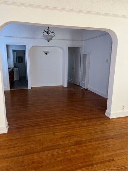 Building Photo - 5512 S Mullen Ave