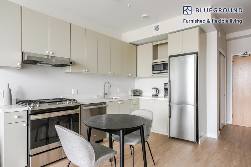 Building Photo - 200 Mesnager St