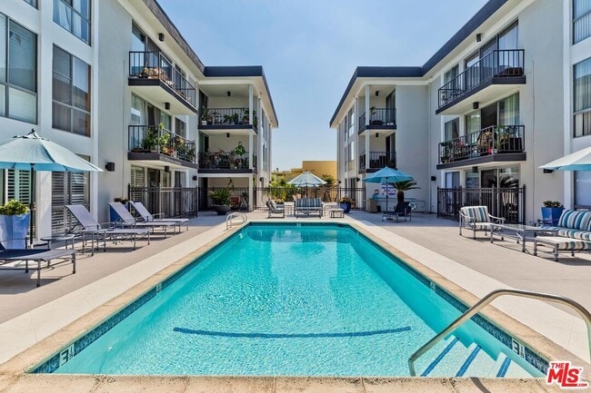 Building Photo - 1351 N Crescent Heights Blvd