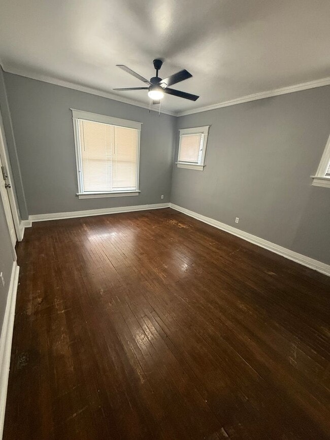 Building Photo - Knaack - 3720