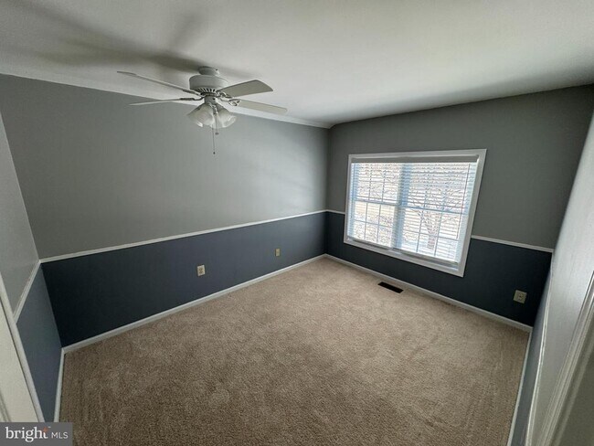 Building Photo - 11 Killdeer Ln