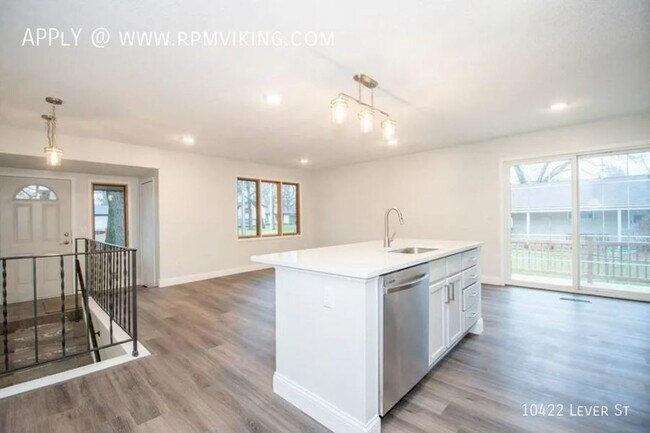 Building Photo - 3br 2ba 1cg ~ Security Deposit Free Altern...