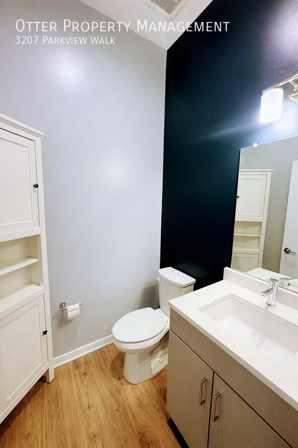 Building Photo - 3207 Parkview Walk