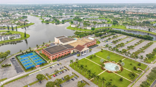 Building Photo - 436 Fanshaw K