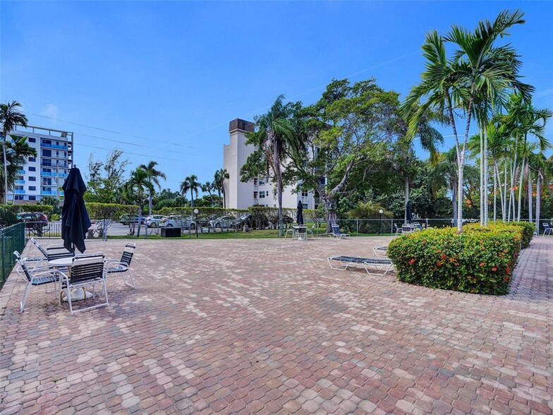 Building Photo - 505 E Dania Beach Blvd