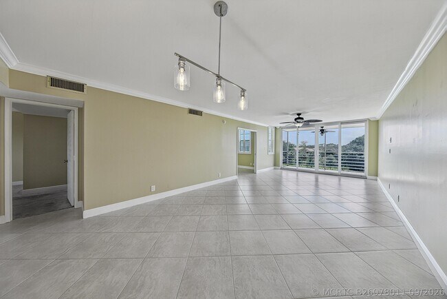 Building Photo - 4000 Cypress Grove Way