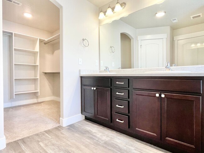 Building Photo - Stunning Two-Story at Quailhill!