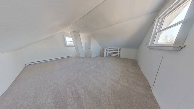 Building Photo - Spacious 3 Bedroom Home with One Car Garage