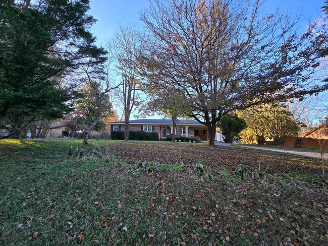 Building Photo - Nice Rancher in Arab Area