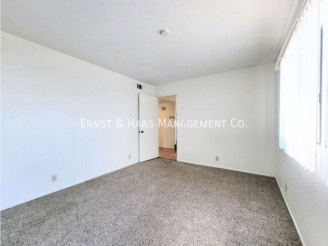 Building Photo - 2755 E Hill St