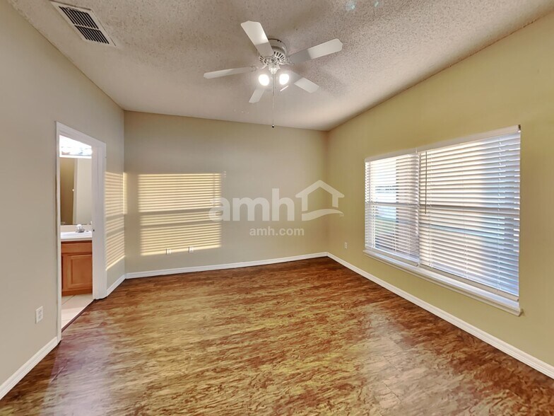 Building Photo - 4470 Waterside Pointe Cir