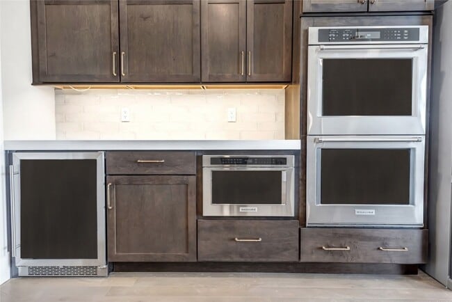 Building Photo - 16460 Wildhorse Lk Blvd