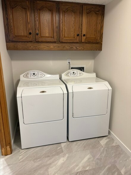 Building Photo - 830 Dover St