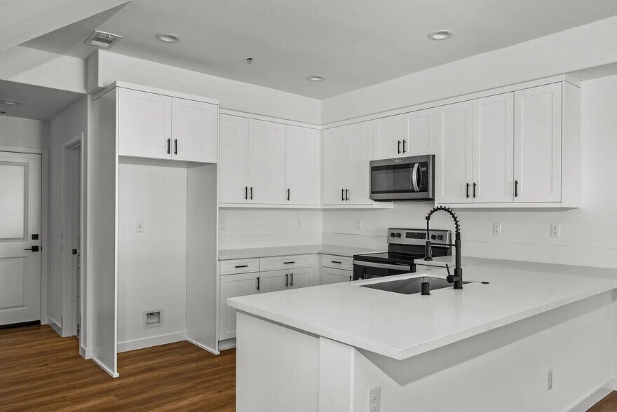 Building Photo - 5834 Norwood Ave