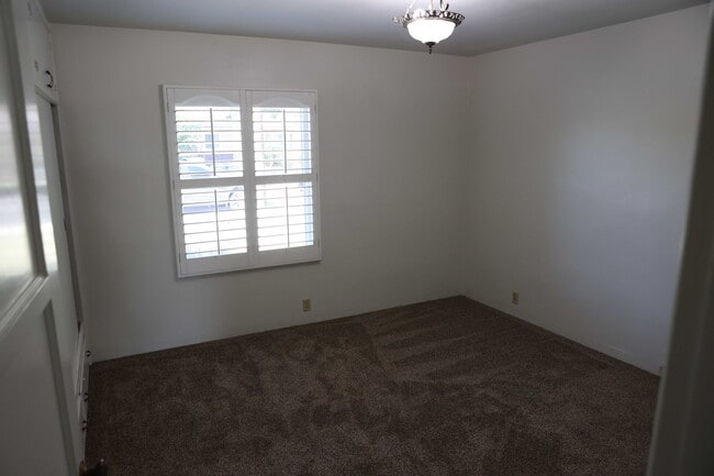 Building Photo - 185 S Myrtle Ave