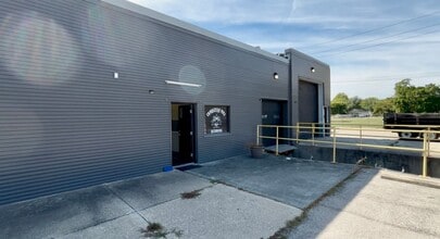 Building Photo - 520 S Nichols Ave