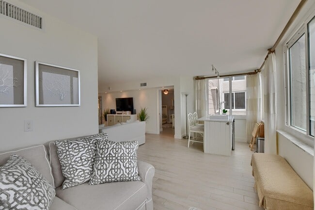 Building Photo - 2000 S Ocean Blvd