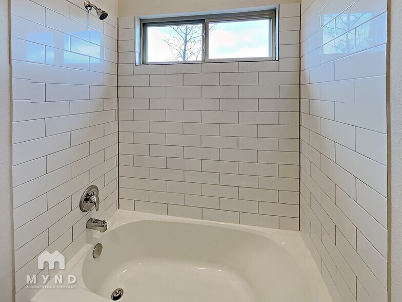 Building Photo - 1239 Brooklyn Dr